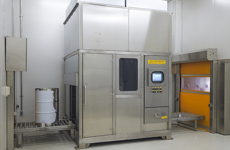 自动找口灌装机现场